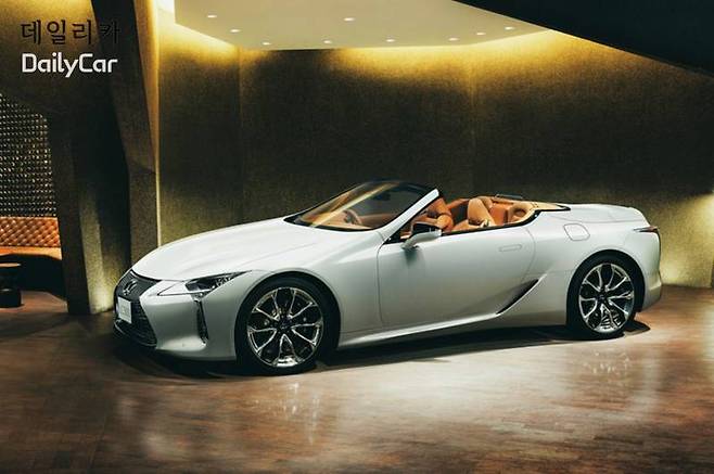 렉서스 LC500 & LC500h 컨버터블