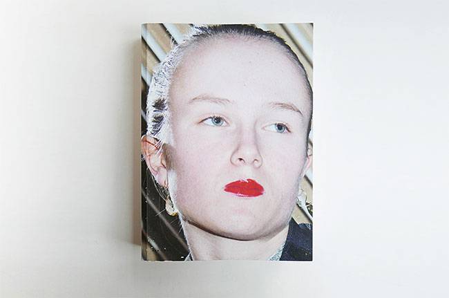 사진집 ‘언니 동생(Sister Sister)’의 표지. 사진 김진영