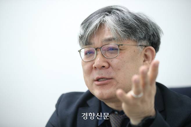 김현수 안산온마음센터장이 9일 경기도 안산시 안산온마음센터에서 경향신문과 인터뷰하고 있다. 성동훈 기자