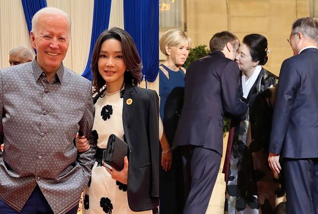 윤석열 대통령 부인 김건희 여사가 지난 12일(현지시간) 오후 프놈펜 쯔로이짱바 국제 컨벤션 센터에서 열린 캄보디아 주최 갈라 만찬에서 조 바이든 미국 대통령과 기념촬영을 하고 있다. 오른쪽 사진은 2018년 10월 16일 프랑스 파리 대통령궁에서 열린 국빈만찬에 참석하며 에마뉘엘 마크롱 프랑스 대통령 내외와 인사하는 문 전 대통령 내외. 대통령실 제공, 뉴시스