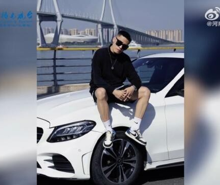 중국 광둥성에서 전 여자친구로부터 일방적으로 이별 통보를 받은 남성이 그 충격으로 단 90일만에 40kg을 감량한 사연이 공개됐다 출처 웨이보