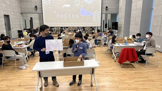 어린이 교육 프로그램 ‘건축학교’. [사진 LG아트센터 서울]