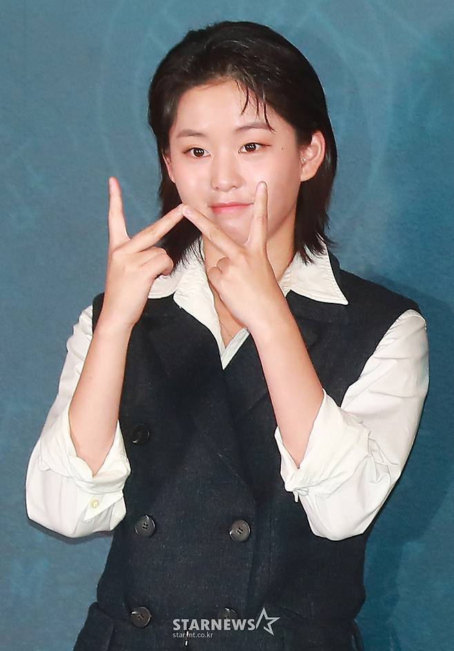 배우 이연이 16일 오후 서울 CGV용산아이파크몰에서 진행된 웨이브 오리지널 '약한영웅 Class 1' 시사간담회에 참석해 포즈를 취하고 있다.  상위 1% 모범생 연시은이 처음으로 친구가 된 수호, 범석과 함께 수많은 폭력에 맞서나가는 과정을 그린 약한 소년의 강한 액션 성장 드라마 '약한영웅 Class 1'은 오는 18일 공개된다. /2022.11.16 /사진=이동훈 기자 photoguy@