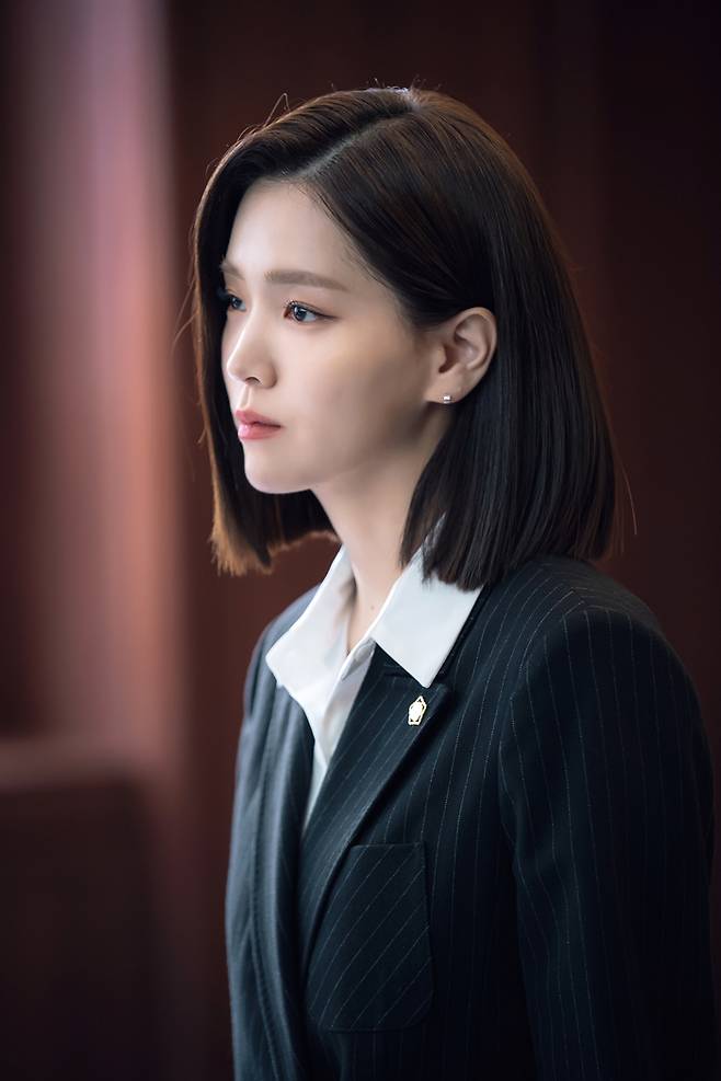 SBS 드라마 ‘천원짜리 변호사’에서 백마리 역을 연기한 배우 김지은의 연기장면. 사진 SBS