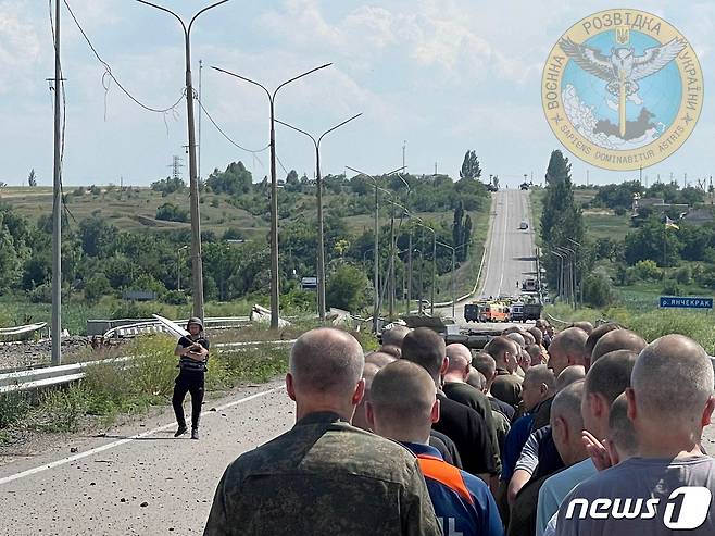 <자료 사진> 올해 7월 우크라이나 자포리자에서 러시아의 침공 이래 최대 규모인 144명의 전쟁 포로 교환이 이뤄진 모습. ⓒ 로이터=뉴스1 ⓒ News1 우동명 기자
