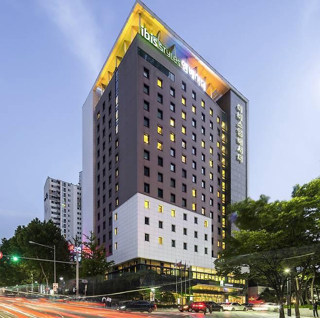 3. 이비스 스타일 앰배서더 서울 강남 - 외관