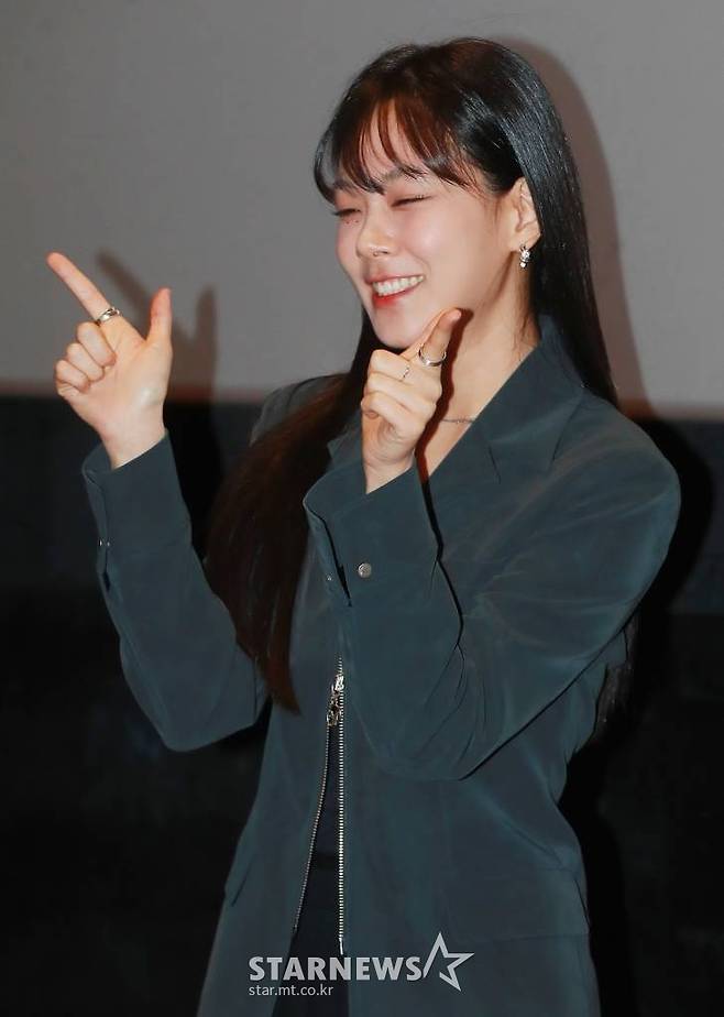 가수 비비가 18일 오전 서울 CGV청담씨네시티에서 진행된 첫 정규앨범 '로우라이프 프린세스-누아르'(Lowlife Princess-Noir) 발매기념 기자간담회에 참석해 포즈를 취하고 있다. /2022.11.18 /사진=이동훈 기자 photoguy@