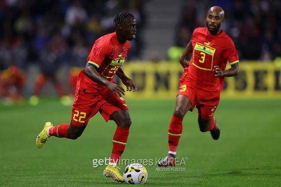 벨기에 대표팀에서 뛴 경험이 있는 데니스 오도이(오른쪽)는 지난 3월부터 가나를 대표해 뛰고 있다.(사진=게티이미지)