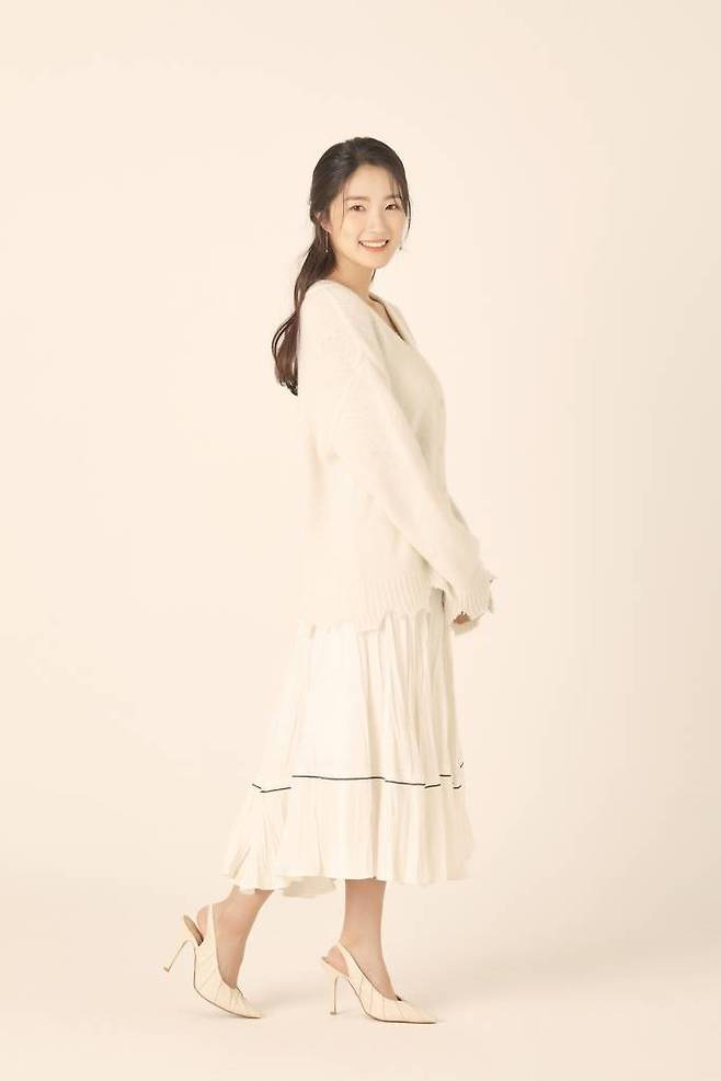 영화 '동감'(감독 서은영)의 배우 김혜윤이 14일 진행된 인터뷰를 위해 포즈를 취하고 있다. 1999년의 '용'과 2022년의 '무늬'가 우연히 오래된 무전기를 통해 소통하면서 벌어지는 이야기를 그린 청춘 로맨스 '동감'은 오는 16일 개봉한다. /사진제공=고고스튜디오 2022.11.14 /사진=이동훈 기자 photoguy@