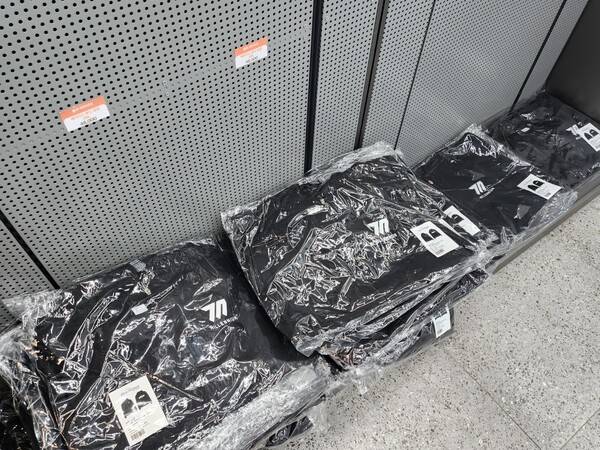 - 블루 아카이브 팬이라면 입고 다녀야 할 베리타스 후드티