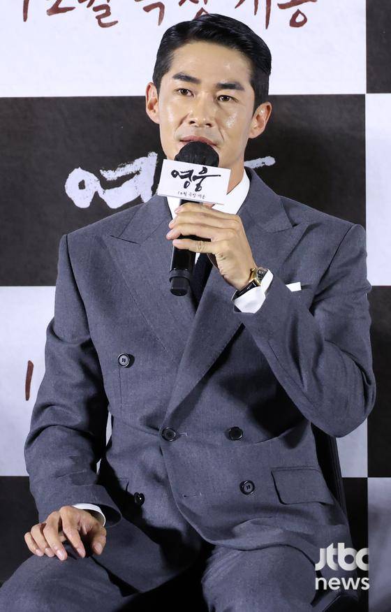 21일 오전 서울 용산구 CGV 아이파크몰점에서 영화 '영웅' 제작보고회가 열렸다. 윤제균 감독과 배우 정성화, 김고은, 조재윤, 배정남, 이현우, 박진주가 참석했다.   박세완 엔터뉴스팀 기자 park.sewan@jtbc.co.kr (콘텐트비즈니스본부)