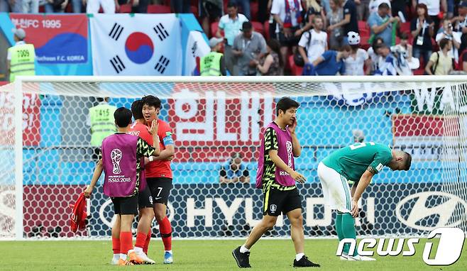 한국 축구대표팀 손흥민이 지난 2018년 러시아월드컵 F조 최종전 독일과의 경기에서 2-0 승리 후 감격에 겨워 울고 있다. 2018.6.27/뉴스1 ⓒ News1 오대일 기자