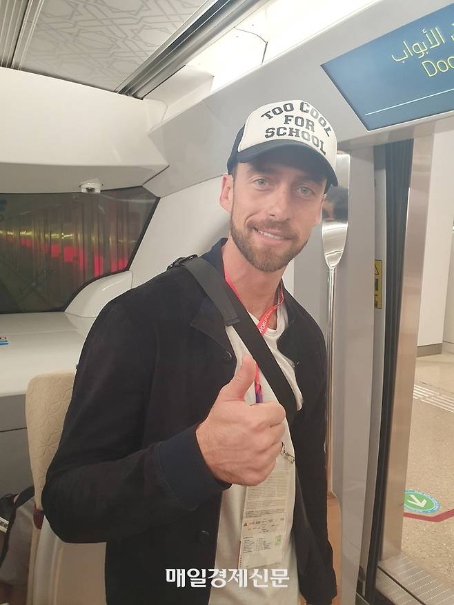 한국 대표팀의 선전을 기원하며 엄지를 들어올린 마르키시오 [이용익 기자]