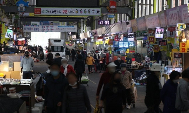 지난 1일 서울 시내 전통시장 모습. 연합뉴스