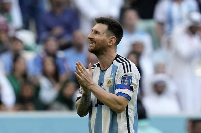 아르헨티나의 리오넬 메시가 경기 상황에 답답한 기색을 숨기지 못하고 있다. 사진=AP PHOTO