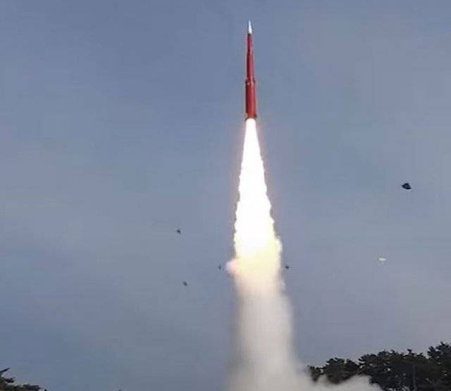 2월 28일 국방부가 공개한 L-SAM 시험발사 장면. 당시엔 표적 요격 없이 비행성능 시험만 이뤄졌다. 국방부 제공