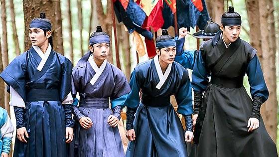 드라마 '슈룹'에서 왕세자 자리를 두고 경합을 벌이는 왕자들. 사진 tvN