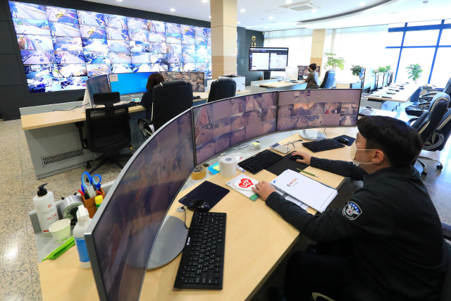 ▲ 인제군 CCTV 통합관제센터가 지난 2018년 3월 첫 운영에 들어간이후 지역 안전지킴이 역할을 하고 있다