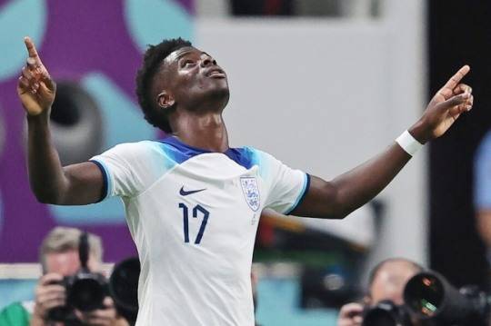 잉글랜드의 부카요 사카가 B조 첫 경기 이란전에서 골을 넣은 뒤 기뻐하고 [사진=연합뉴스]