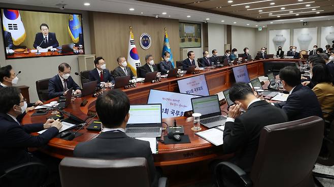 윤석열 대통령이 22일 오전 서울 용산 대통령실 청사에서 열린 국무회의를 주재하고 있다. [연합]