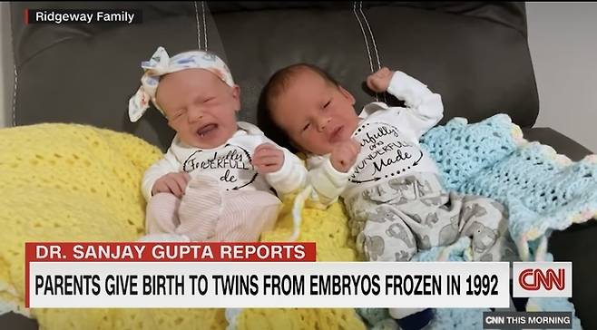 [서울=뉴시스] 미국에서 약 30년 동안 냉동 보관된 배아에서 쌍둥이가 태어났다고 21일(현지시간) 뉴욕 포스트, CNN 등 외신이 보도했다. <출처 : CNN 유튜브 캡처> 2022.11.22. *재판매 및 DB 금지
