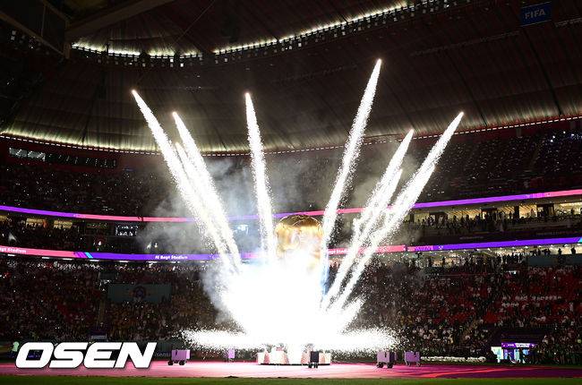 [OSEN=알코르(카타르), 박준형 기자]  20일(현지시간) 오후 카타르 알코르 알베이트 스타디움에서 ‘2022&nbsp;FIFA&nbsp;카타르 월드컵’ 개막전 카타르와 에콰도르의 경기가 열렸다.경기에 앞서 개막 행사가 진행되고 있다. 2022.11.20 /soul1014@osen.co.kr