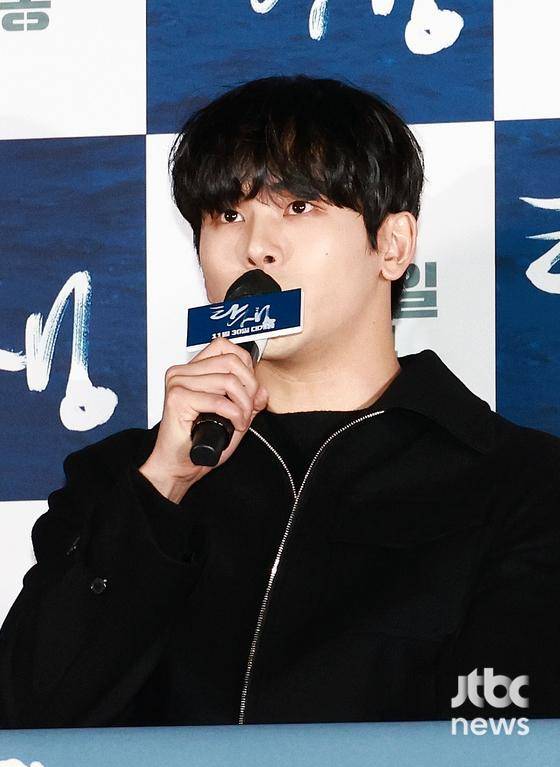 영화 '탄생(박흥식 감독)' 언론시사회가 23일 오후 서울 CGV용산아이파크몰에서 열렸다.  '탄생'은 조선 근대의 길을 열어 젖힌 개척자 청년 김대건의 위대한 여정을 그린 영화다. 이 날 현장에는 박흥식 감독을 비롯해 윤시윤 이문식 이호원 송지연 하경 임현수 박지훈이 참석했다. 영화는 30일 개봉한다.   | 박찬우 기자 park.chanwoo@jtbc.co.kr 〈사진=JTBC엔터뉴스〉