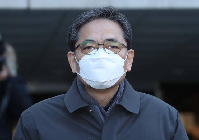 지난해 12월 영장실질심사를 받고 나오는 곽상도 전 민정수석. '50억 클럽' 관련해 곽 전 수석만 유일하게 기소됐고, 나머지는 수사 중단 상태다. 홍인기 기자