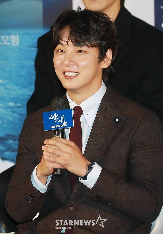 배우 윤시윤이 11일 오전 서울 CGV용산아이파크몰에서 진행된 영화 '탄생'(감독 박흥식) 제작발표회에 참석해 질문에 답하고 있다.  한국인 첫 사제 김대건 신부의 일대기를 다룬 영화 ‘탄생’은 오는 30일 개봉한다. /2022.11.11 /사진=이동훈 기자 photoguy@