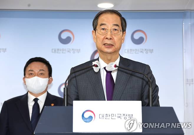 한덕수 총리, '화물연대 집단운송거부' 관련 브리핑 [연합뉴스 자료사진]