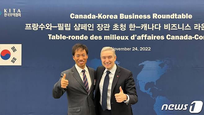 김성훈 업스테이지 대표와 프랑수와 필립 샴페인 캐나다 혁신과학경제개발부 장관(업스테이지 제공)