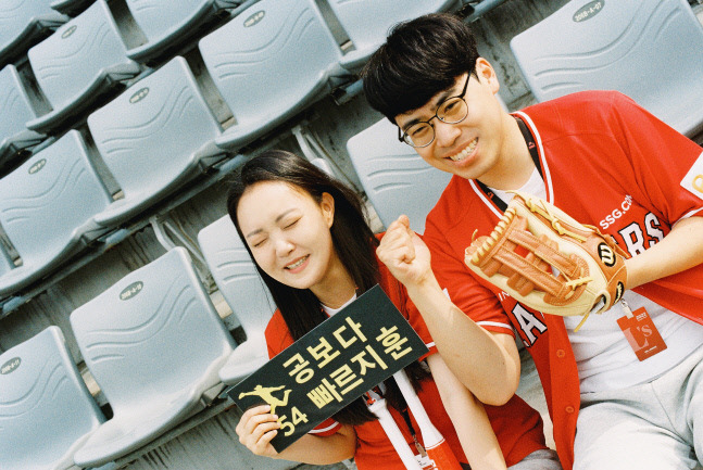 랜더스의 한국시리즈 일정에 맞춰 결혼식과 신혼여행 일정을 짠 김예슬.이상혁 부부. 사진제공 | 본인