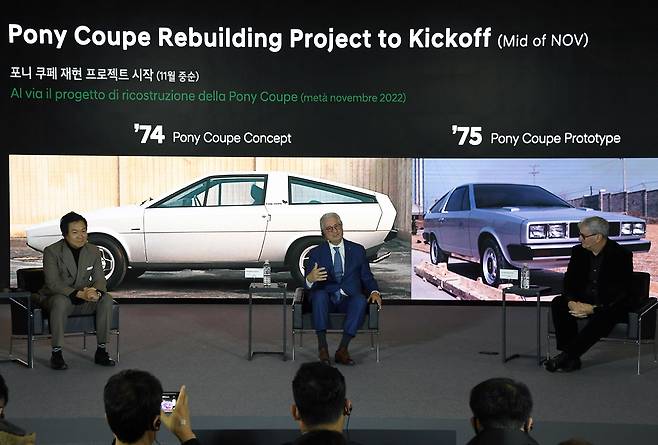 (왼쪽부터) 이상엽 현대디자인센터장, 조르제토 주지아로 디자이너, 루크 동커볼케 현대차그룹 CCO가 24일 현대차 인재개발원 마북캠퍼스에서 ‘디자인 토크 행사’를 진행하고 있다. /현대차 제공