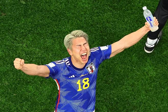 일본 아사노 타쿠마가 환호하고 있다. [로이터=연합뉴스]