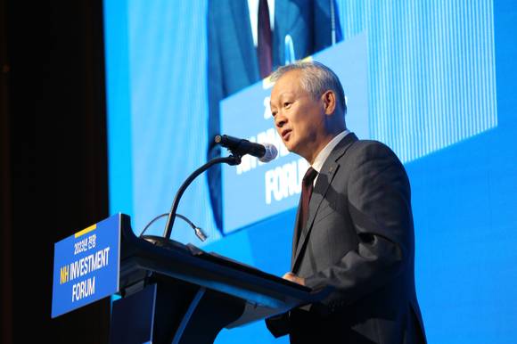 NH투자증권은 23일 서울 여의도 페어몬트 앰배서더호텔에서 '2023년 전망, NH 인베스트먼트 포럼'을 개최했다. 정영채 NH투자증권 사장이 포럼 시작 전 인사말을 하고 있다.  [사진=NH투자증권]