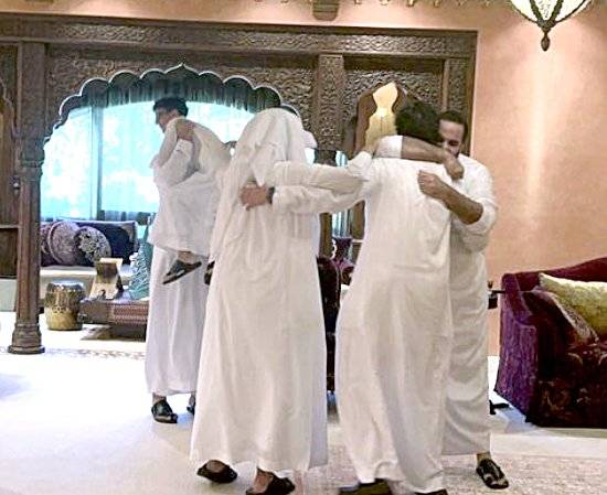 지난 22일 카타르월드컵에서 사우디아라비아가 아르헨티나에 이기자 빈 살만 왕세자 가족이 환호하고 있다. [사진 왕세자 인스타그램 캡처]