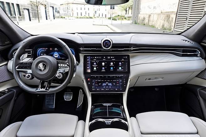 그레칼레 모데나 실내 [사진출처=마세라티]