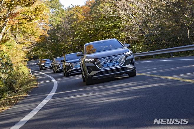 [서울=뉴시스]아우디 Q4 e-트론.(사진=아우디코리아 제공) 2022.10.31 photo@newsis.com