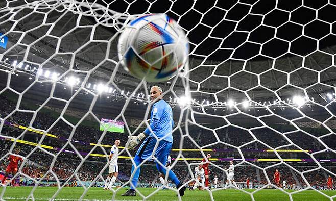 24일 카타르 도하의 앗수마마 스타디움에서 열린 코스타리카와 2022 카타르 월드컵 조별리그 E조 1차전에서 스페인의 미드필더 가비 선수가 다섯 번째 골을 성공시키고 있다. AFP연합뉴스