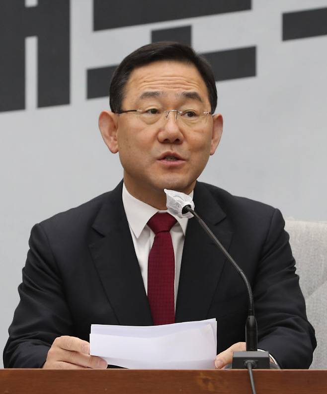 주호영 원내대표가 25일 서울 여의도 국회에서 열린 원내대책회의에서 발언하고 있다.(사진=뉴시스)