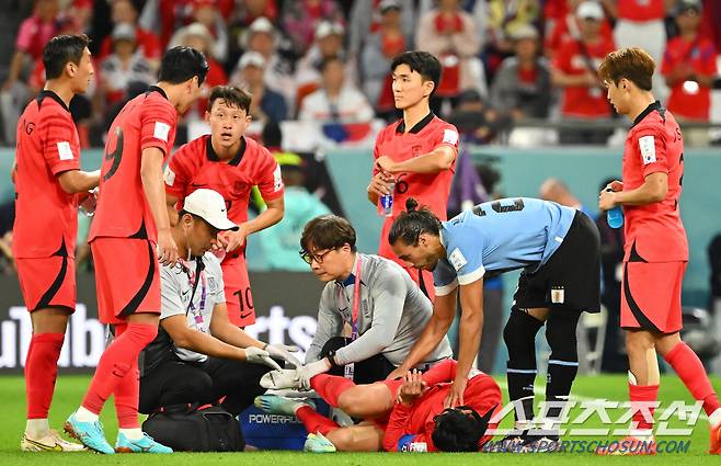 24일(현지시간)  카타르 도하 에듀케이션 시티 스타디움에서 2022 국제축구연맹(FIFA) 카타르 월드컵 조별리그 H조 대한민국과 우루과이의 경기가 진행됐다.알라이얀(카타르)=송정헌 기자songs@sportschosun.com/2022.11.24/