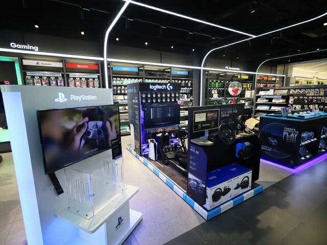 롯데하이마트 메가스토어 동탄호수공원점 내 게임 체험 공간 (사진=롯데하이마트)