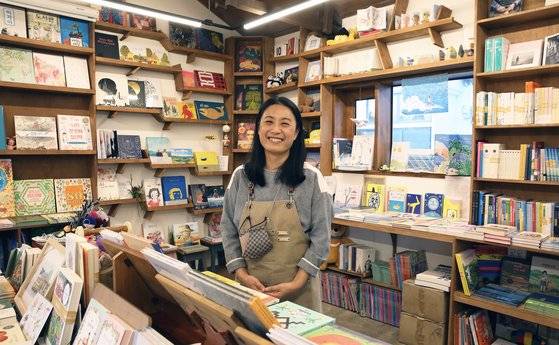 ‘그림책방노란우산’의 이진 대표.