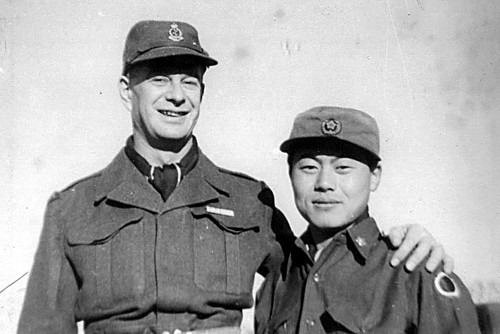 김선도 서울 광림교회 원로목사(오른쪽)의 경기도 의정부 군병원 근무 시절.