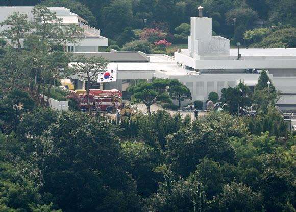 새 대통령 관저 입주 임박 - 22일 윤석열 대통령과 김건희 여사가 입주할 예정인 서울 용산구 한남동 대통령 관저에 막바지 공사가 한창이다. 2022.8.22 연합뉴스