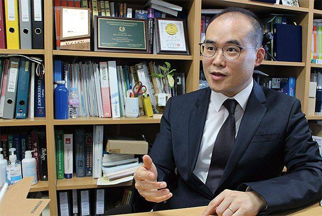 신현우 한국수면기술협회 초대 회장. 서울대 의대, 현 서울대학교병원 이비인후과 전문의, 현 대한수면학회 연구이사, 현 서울대 의대 연구부학장,현 아워랩 대표이사, 전 미 스탠퍼드대학교 수면의학센터 방문교수 / 전효진 기자
