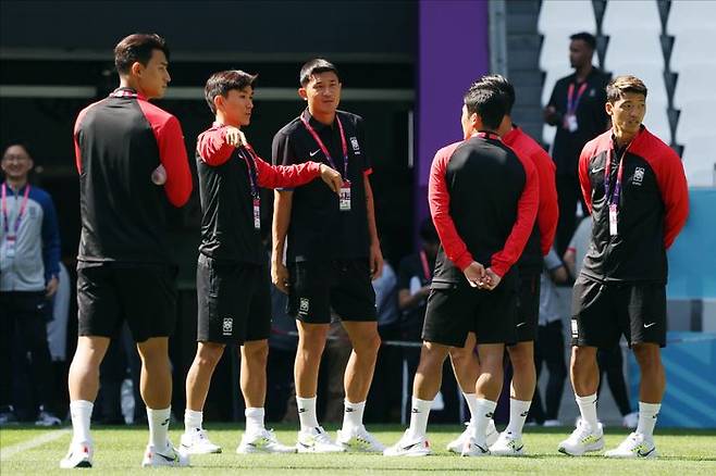 가나전 출격을 앞둔 황희찬(맨 오른쪽). ⓒ 데일리안 홍금표 기자