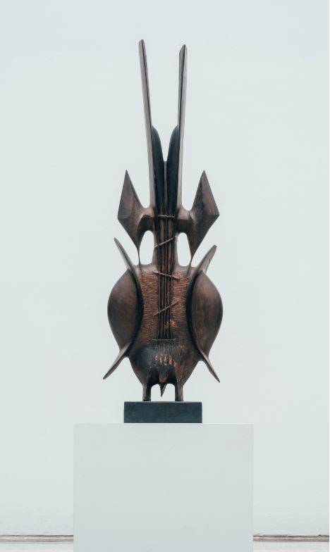 문신, 무제, 1978, 흑단, 113.2×35×20cm, 국립현대미술관 이건희컬렉션