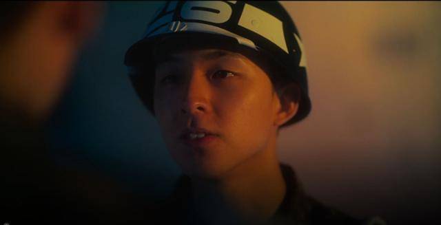 시리즈 'D.P.'에서 상병 류이경(홍경)은 후임인 조석봉(조현철)을 상대로 가혹행위를 한다. 넷플릭스 캡처