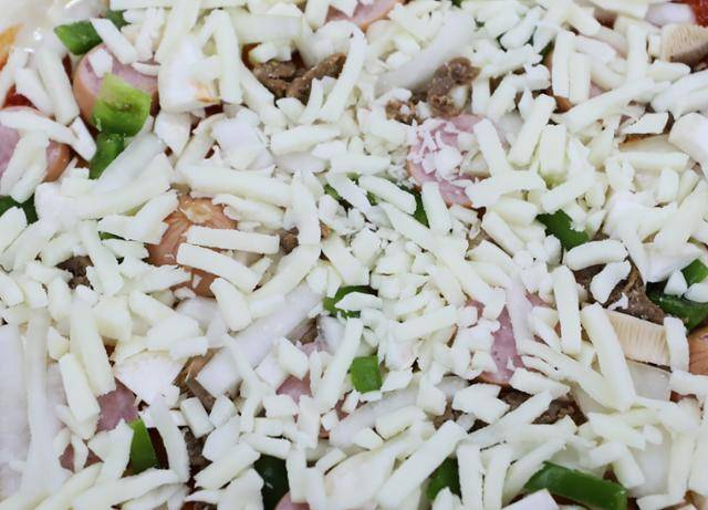 각종 야채에 임실치즈 듬뿍, 쌀피자 만들기. ⓒ박준규